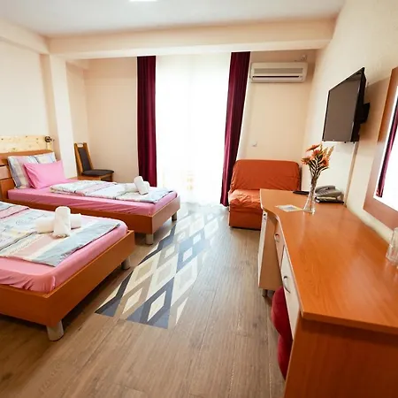 Hotel Holiday-m