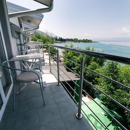 Holiday-m Hotel 3*