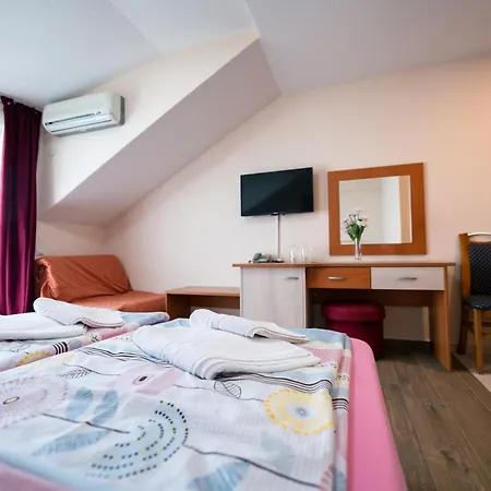 Holiday-m Hotel 3*