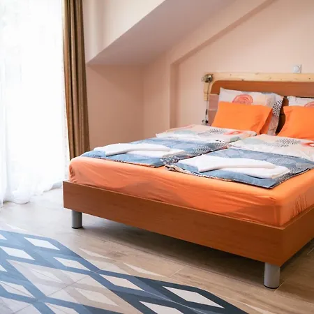 Holiday-m Hotel 3*