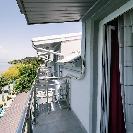 Holiday-m Hotel 3*